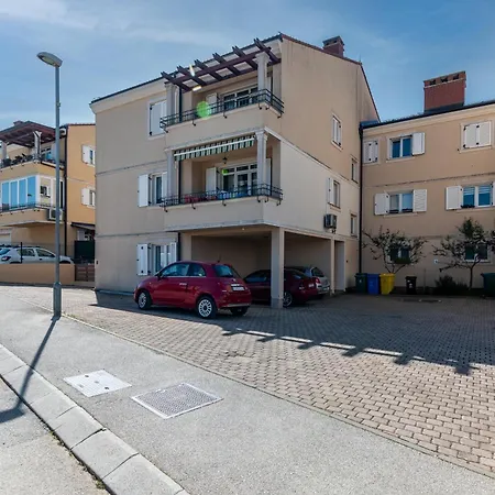 With A Parking Space - 22972 Apartment Pula